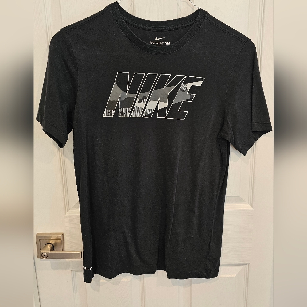 Nike Men's Black Short Sleeve Logo Tee with Gray Camouflage Accent Size-M